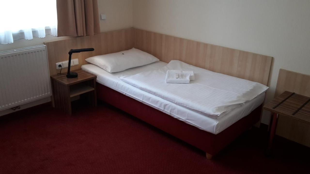 Corner Hotel U Divadla*** - Znojmo Extérieur photo