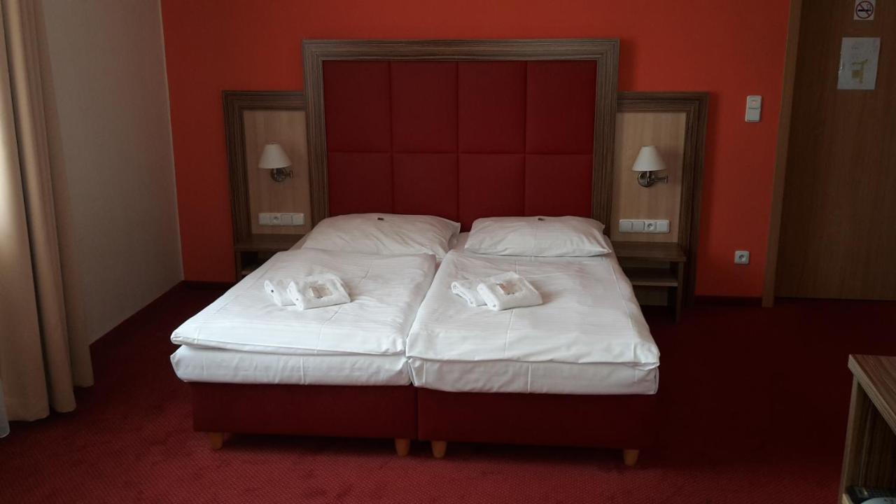 Corner Hotel U Divadla*** - Znojmo Extérieur photo