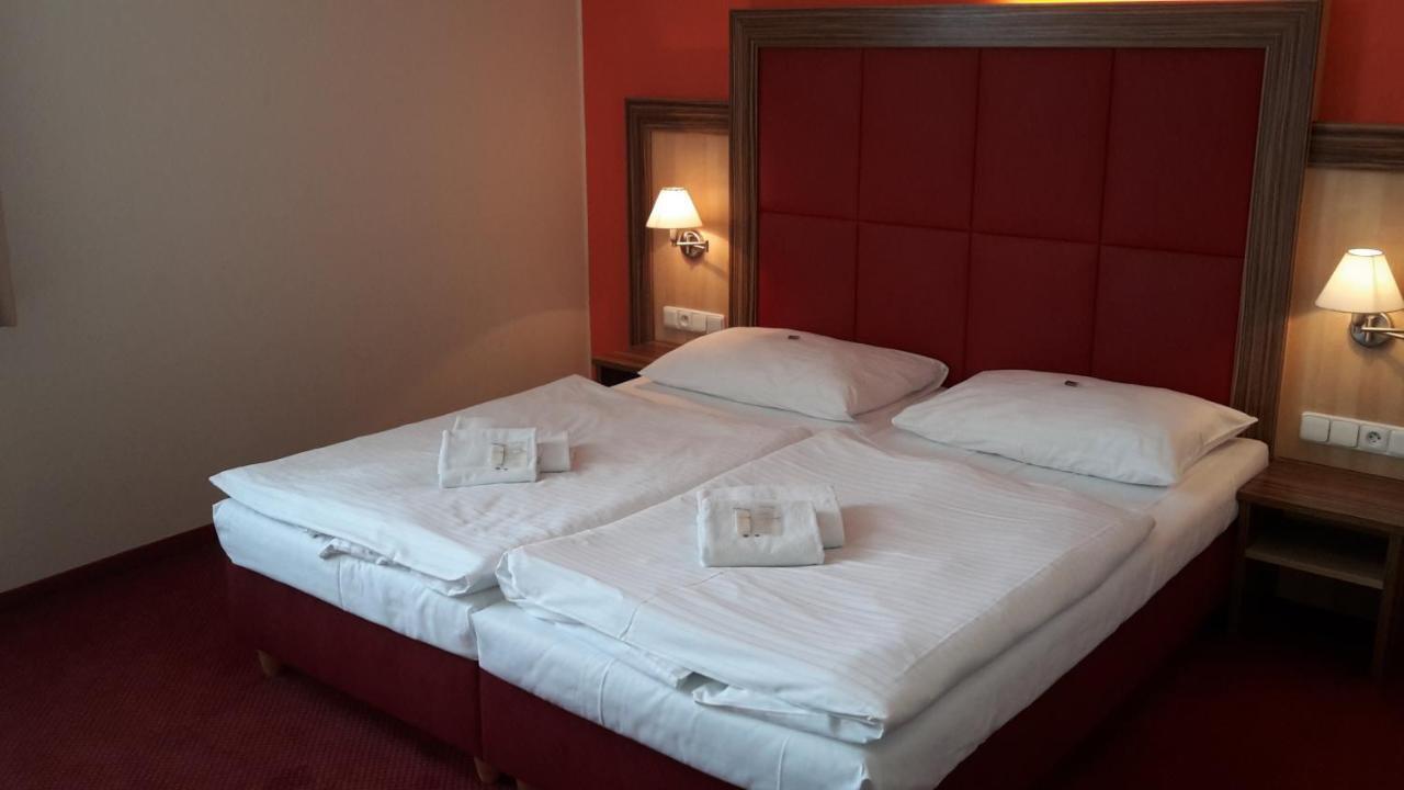Corner Hotel U Divadla*** - Znojmo Extérieur photo