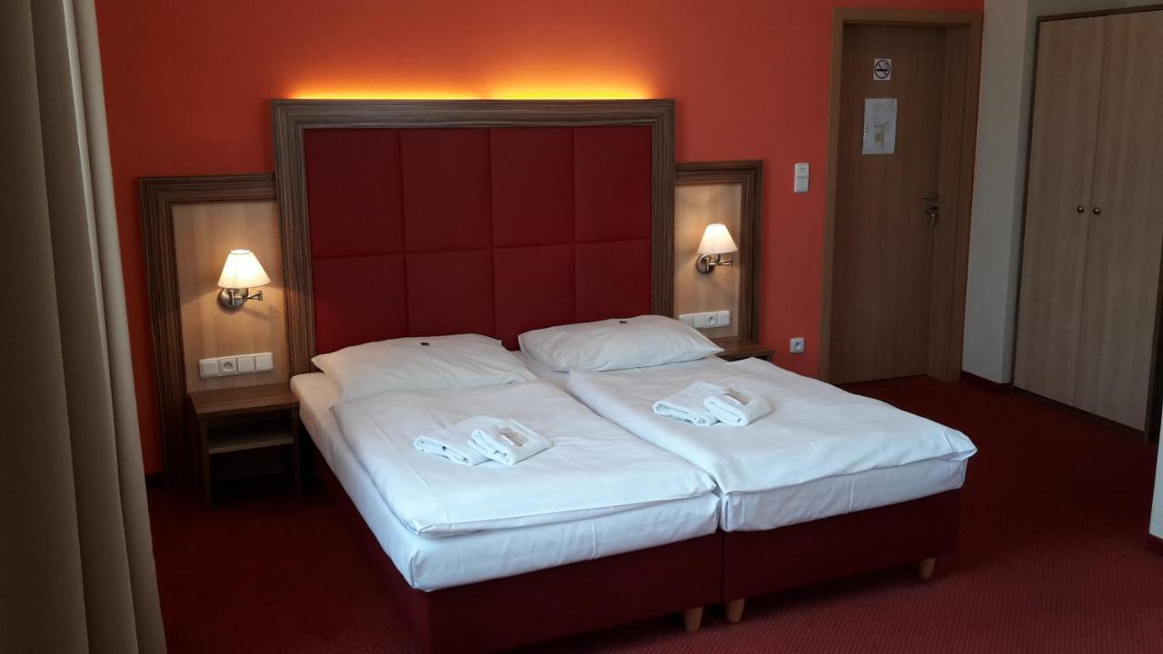 Corner Hotel U Divadla*** - Znojmo Extérieur photo