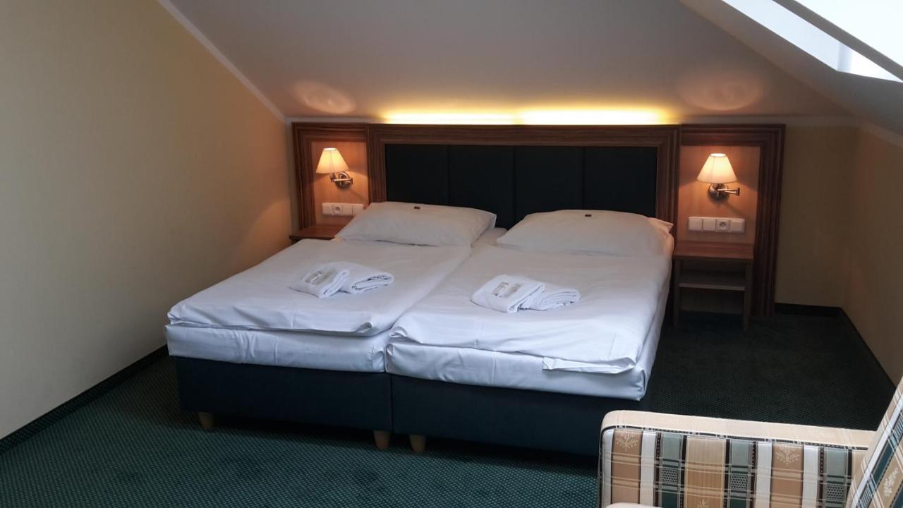 Corner Hotel U Divadla*** - Znojmo Extérieur photo