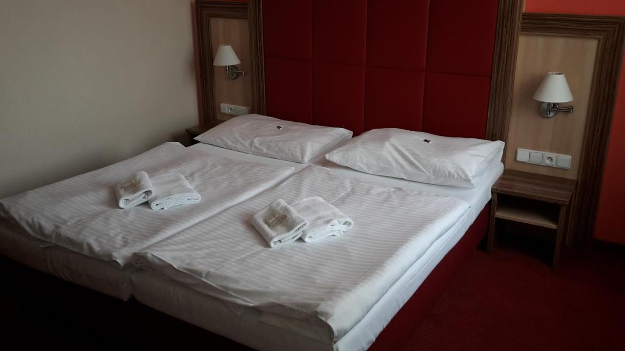 Corner Hotel U Divadla*** - Znojmo Extérieur photo