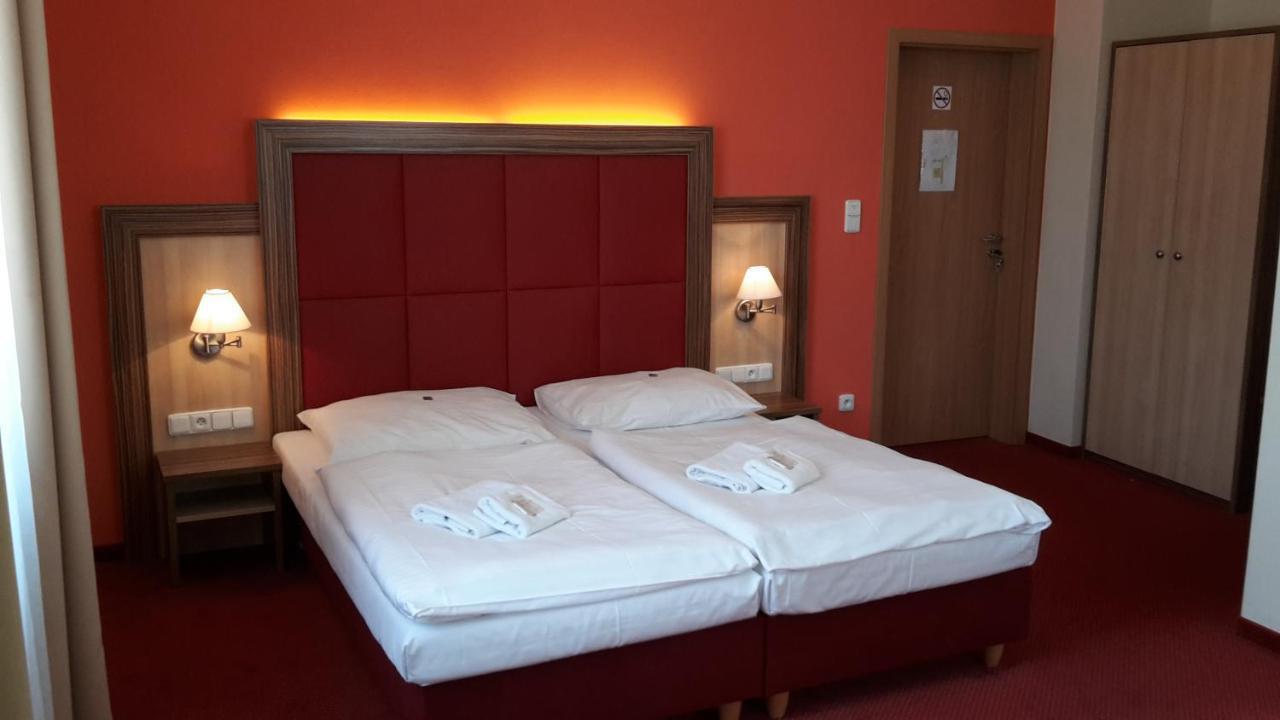 Corner Hotel U Divadla*** - Znojmo Extérieur photo