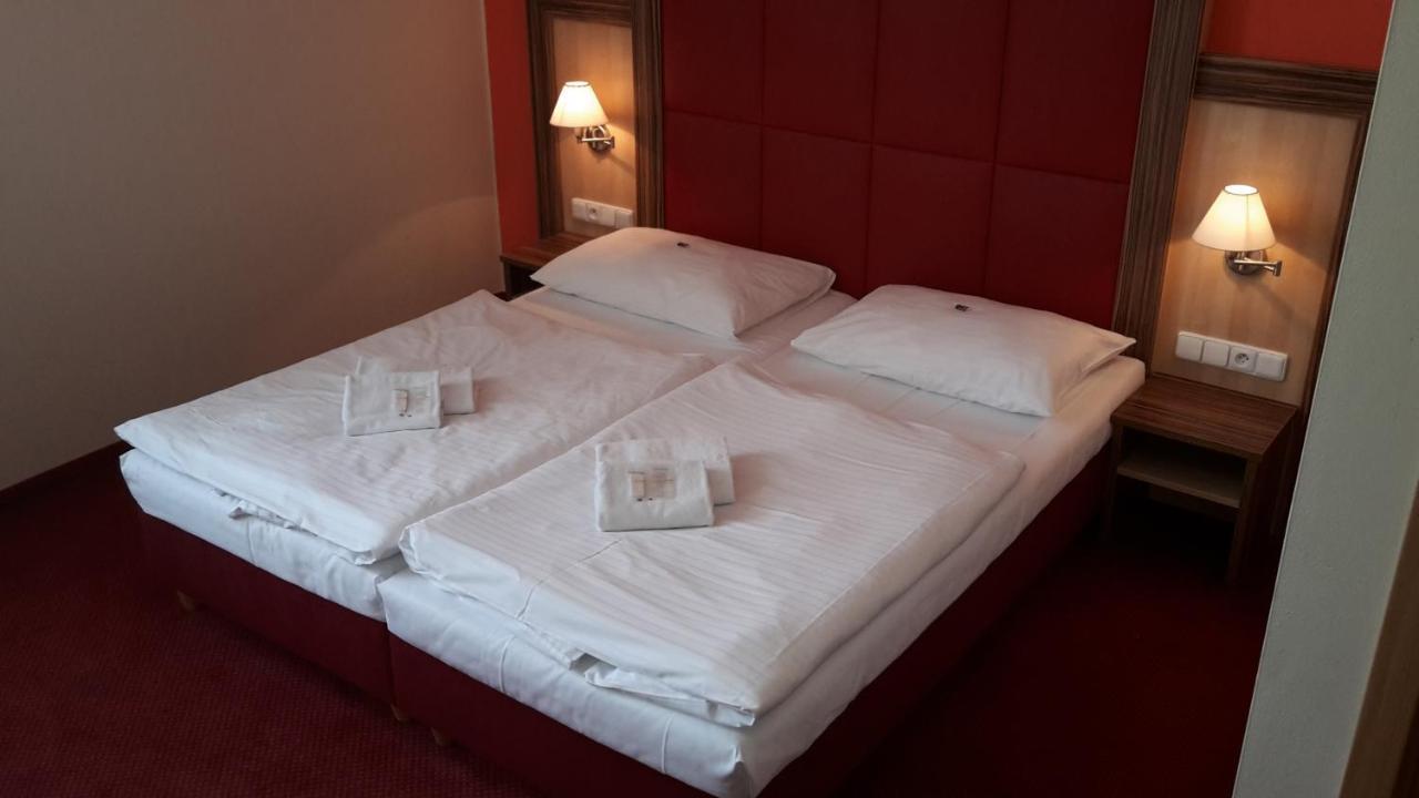 Corner Hotel U Divadla*** - Znojmo Extérieur photo